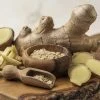 Ingwer ist bekannt für seine Eigenschaften, die den Gewichtsverlust auf natürliche Weise unterstützen können. Hier sind einige Vorteile von Ingwer im Abnehmprozess: Stoffwechsel natürlich anregen, reduziert den Appetit, verbessert die Verdauung, beschleunigt die Fettverbrennung. Durch diese Effekte kann Ingwer ein natürlicher und wirksamer Verbündeter im Abnehmprozess sein, insbesondere in Kombination mit einer gesunden Ernährung und einem aktiven Lebensstil.